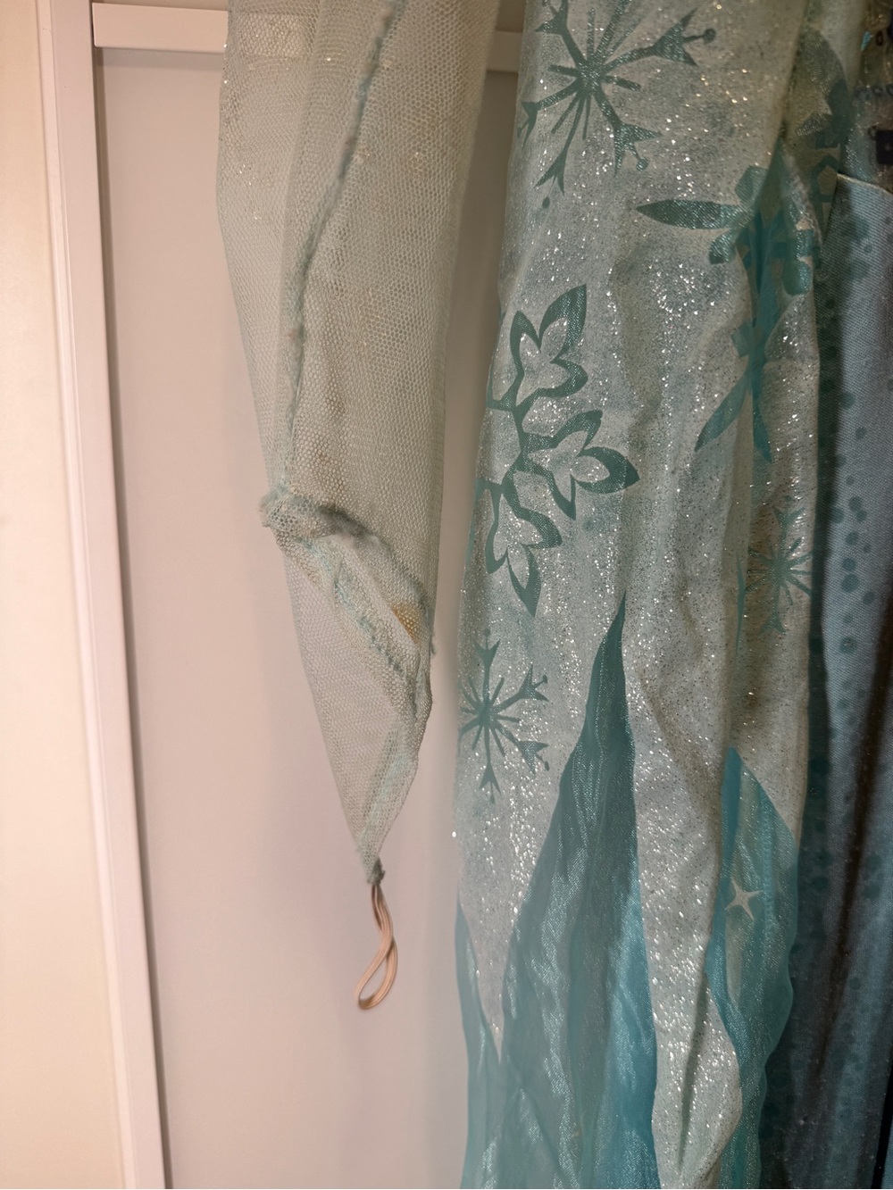CLEARANCE 4/$15💸 Disney Adult Elsa Costume - Picture 3 of 7